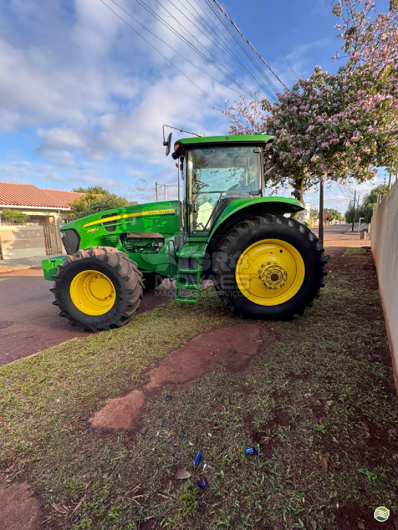 TRATOR JOHN DEERE JOHN DEERE 7230J Tração 4x4 Agro Novaes Máquinas Agrícolas FERNANDOPOLIS SÃO PAULO SP